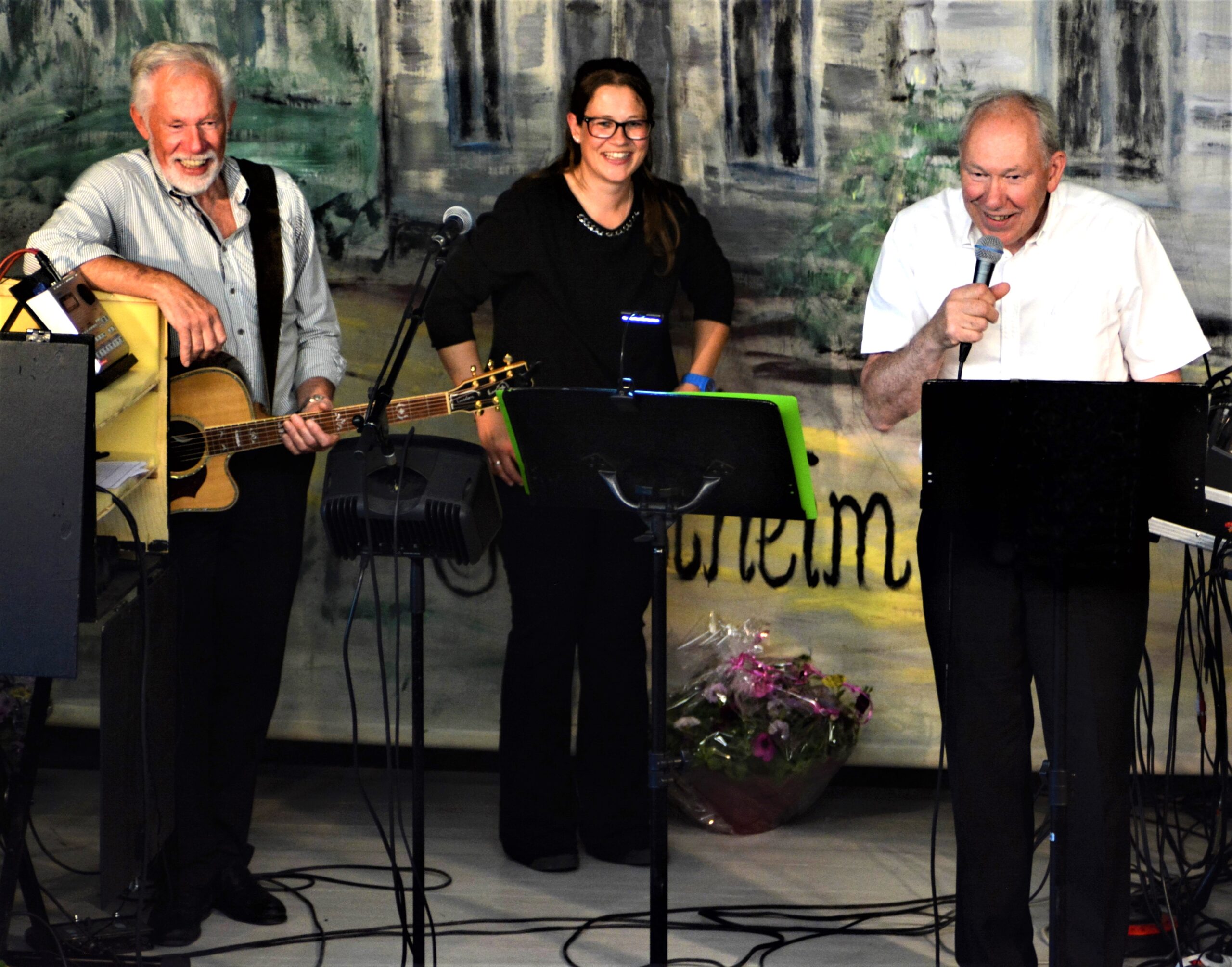 Klara Hansen Siljan og brødrene Torbjørn og Sigfred Steinhaug har Onsdag på tonet- konsert på bygdetunet 3. juli kl. 13. 
